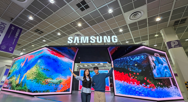삼성전자가 서울 코엑스(COEX)에서 열리는 'KES 2025(한국전자전)'에서 참가해 주거부터 교육, 비즈니스까지 다양한 환경 속에서 일상을 혁신하는 최신 AI 제품과 기술을 선보인다. (사진=삼성전자 제공)