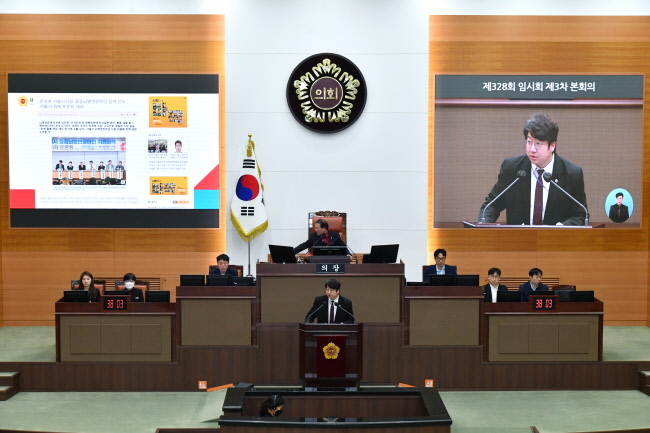 지난 제328회 임시회 당시 시정질의하는 모습. 내용과는 무관(사진=서울시의회 제공)
