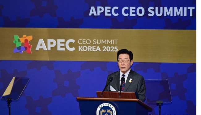 이재명 대통령이 지난 29일 경북 경주예술의전당에서 열린 아시아태평양경제협력체(APEC) CEO 써밋에서 특별연설을 하고 있다. (사진=뉴시스 제공)