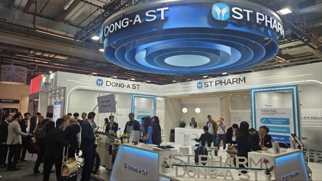  CPHI Worldwide 2025에 참가한 동아ST-에스티팜 공동부스 전경 모습(사진= 동아에스티 제공)