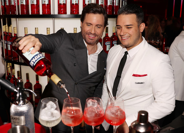 Actor and producer, Édgar Ramírez, member of the jury for this year’s Festival de Cannes toasts to Campari’s first year as an Official Partner of Festival de Cannes at an unforgettable evening that saw each guest become the protagonist of a series of immersive cinema moments. Actor and producer, Édgar Ramírez, member of the jury for this year’s Festival de Cannes toasts to Campari’s first year as an Official Partner of Festival de Cannes at an unforgettable evening that saw each guest become the protagonist of a series of immersive cinema moments.