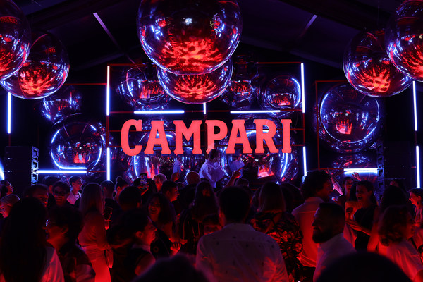 As Official Partner of Festival de Cannes, Campari continues its legacy within the cinema industry by playing host to guests at an unforgettable evening of immersive cinema experiences, marking the brand’s first year as Official Partner the world-renowned film festival.
