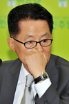 '생각에 잠긴 박지원 비대위 대표'