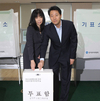 투표하는 오세훈 시장 부부