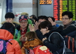 운항 재개 제주공항, 한밤중에도 ‘시끌시끌’