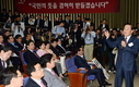 궁지 몰린 친박…맏형 서청원, ‘2선 후퇴론’ 동조