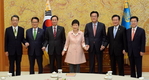 朴대통령·3당 원내대표단 靑 회동 시작