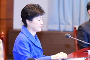 朴 대통령 "탄핵심판과 특검수사 담담한 마음가짐으로 대응할 것"