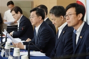 좁혀지지 않는 임금격차, 해법은?