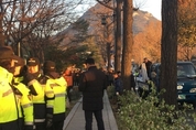 [단독] “공권력 남용, 어깨 비틀고”…종로구청, 경찰 동원해 하이디스 농성장 강제철거