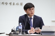 “정봉주 성추행 증거 아냐” vs “다른 미투엔 증거 있었나”