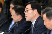 김기식 사태... 與野 '총력대결' 국면으로
