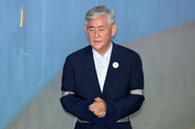 '국정원 특활비 1억원' 최경환 징역 5년 선고