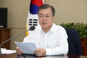 문 대통령 "7~8월 가정 전기요금 누진제 완화하라"