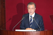 文 대통령, "함께 잘사는 포용국가는 시대적 사명..경제정책 후퇴 없어"