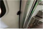 지하철 출입문 고장 43, 승객 소지품 때문
