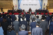 문희상 국회의장 "눈 앞의 이익 아닌 멀리 보는 정치 기대"