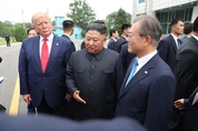 트럼프·김정은, 판문점서 첫 회동