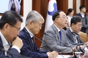 청년 일자리 줄여 노년 일자리 늘렸나