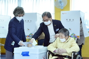 [21대총선] 이재정 경기교육감 "청소년 첫 참정권 행사...주권국민이 되는 날"