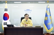 文대통령 "노동자, 우리사회의 주류…일자리 지키겠다"