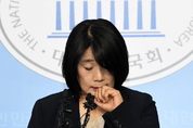 윤미향 딸 '김복동 장학금' 셀프 지급 의혹...정의연 "사실 아냐"