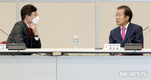 '홍준표·유승민' 단일화說 확산... '공동 정부 구성' 약속 전단지 나돌아
