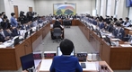 정무위 산업은행·기업은행 등 국감, '여야 반말·고성'끝에 파행