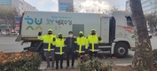 대구시 환경공무직에게 투명페트병 원사로 만든 동복 전달