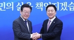 김기현-이재명 첫 회동…김 대표 '격주 만남 제안', 이 대표 