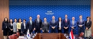 이도훈 2차관, 네덜란드 위원 면담…
