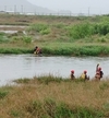 가슴까지 차오른 강물에 고립된 낚시객, 75분만에 구조