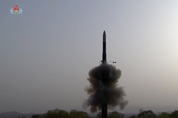 北, ICBM 추정 미사일 발사...美 ‘정찰비행’ 빌미 무력시위
