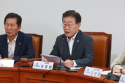 휴가 복귀 이재명...‘돈 봉투‧노인 폄하’논란 등 숙제 산적