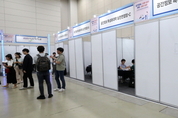 일자리 4분기 연속 증가폭 둔화…20대 2분기 연속 감소