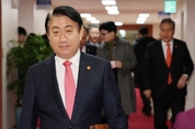 尹 대통령, 이동관 사표 수리…방통위 장기 업무공백 피해