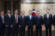 尹 대통령, 신임 정책실장·수석비서관에 임명장 수여