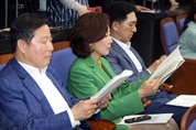 與 당권주자들, ‘어대한’ 기류에 출마 고심 깊어져