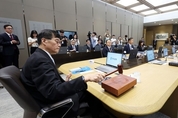 한국은행, 기준금리 3.5로 12차례 연속 동결