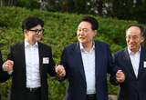 尹 대통령 “앞으로 하나가 돼 한동훈 대표 잘 도와줘야”