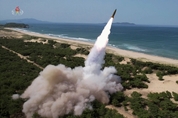 北, 한미 SCM 직후 ICBM 발사...합참 “고각 발사 추정”