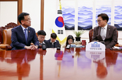 ‘감액 예산안’ 상정 보류됐지만...與野 ‘벼랑 끝’ 대치 지속