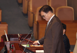 우원식, “헌법 절차 따라 대응...군경 자리 지켜야”