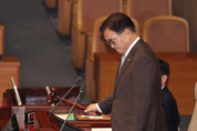 우원식, “헌법 절차 따라 대응...군경 자리 지켜야”