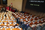 尹 대통령 탄핵소추안 폐기...‘투표 불성립’