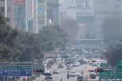 오늘 낮부터 최고 16도 온화... '마스크 착용' 수도권 미세먼지 기승