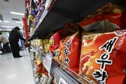 3월 소비자물가 3개월 연속 2대 상승…먹거리 물가 불안