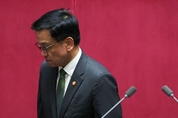 최상목 부총리, 탄핵안 상정 직전 사의 표명…"국민께 죄송하게 생각"