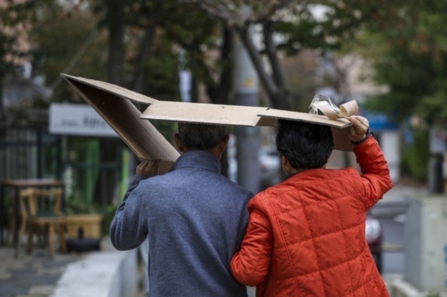 오늘 아침까지 전국 곳곳 약한 빗방울…낮 최고 33도