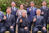 이재명, 盧 묘역 참배·눈물·文과 오찬...민주 지지층 결집